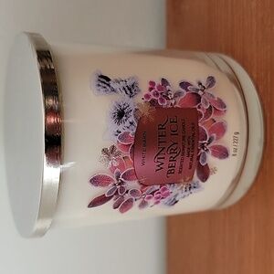 Winter Berry Ice Candle White Barn 8oz